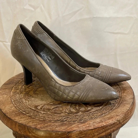 Women’s Rockport adiprene brownish gray heels 6.5 - Picture 1 of 8
